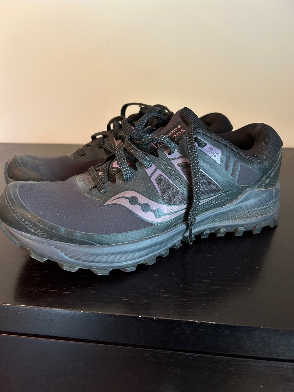 Saucony Women’s Black Trail Sneakers with Subtle Purple Accents